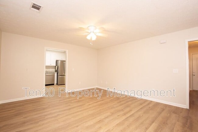 Photo - 6823 Live Oaks Dr