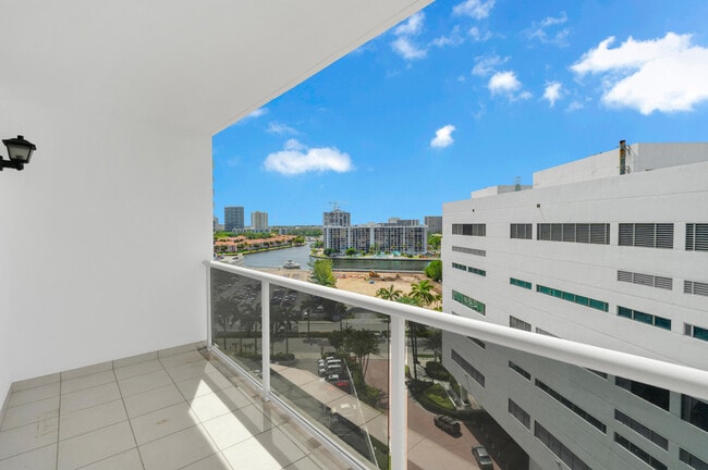 Photo - 3725 S Ocean Dr Unidad 1215