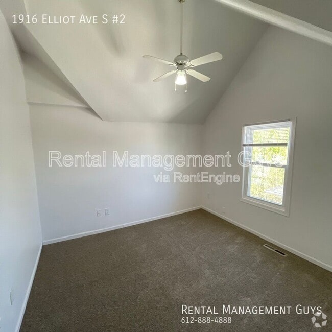 Building Photo - 1916 Elliot Ave Unit 2 Rental