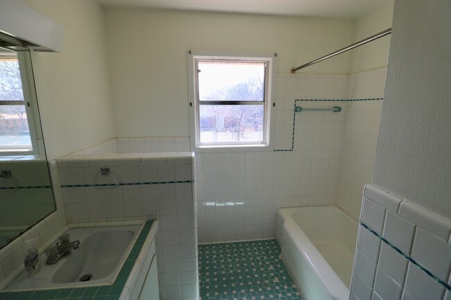 Photo - 105 E Xavier-
