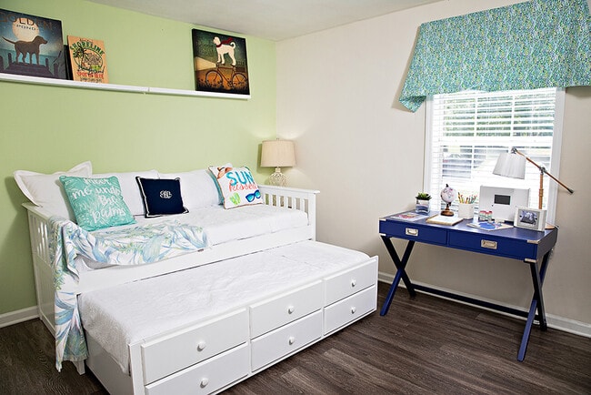Beachwood Park Apartments and Townhomes