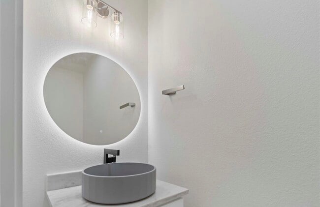 Photo - 7980 Angus St