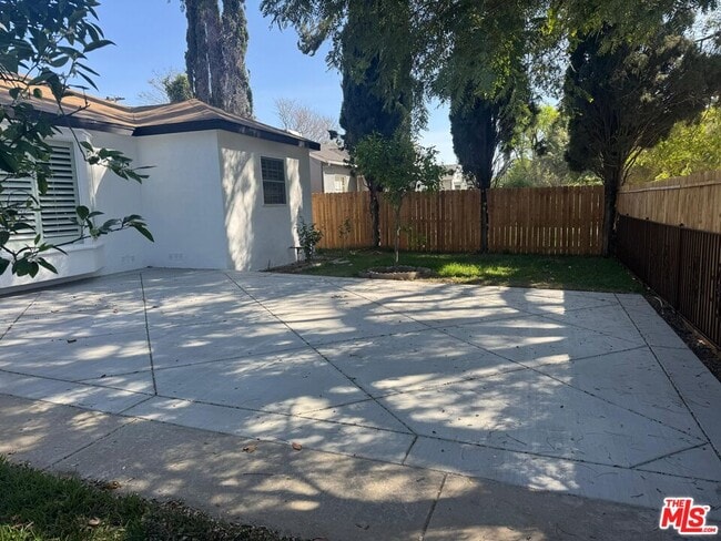 Photo - 6542 Zelzah Ave