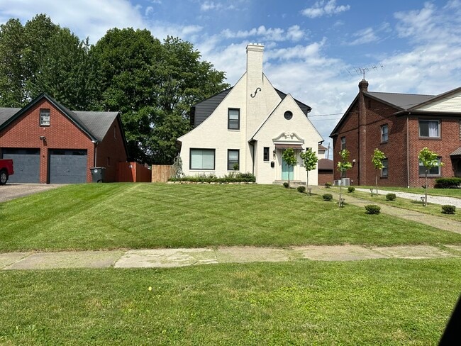 Building Photo - 515 Woodlawn Rd Rental