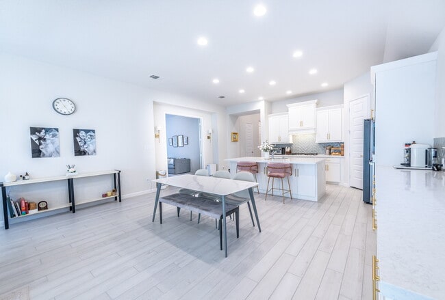 Photo - 14336 Apache Wls