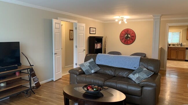 Photo - 3744 Ashworth Dr Unit B