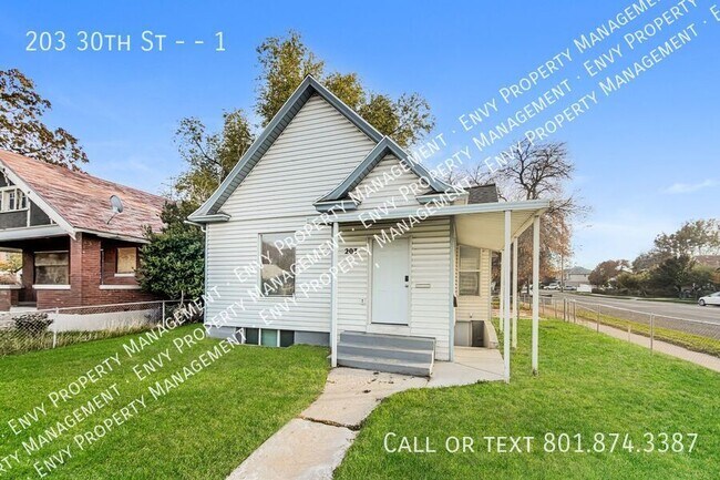 Building Photo - 203 30th St Unit 1
