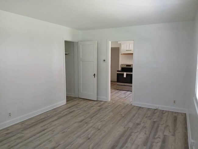 Building Photo - 238 E Beechwood Ave Unit 1