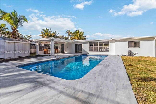 Photo - 5420 Lincoln St