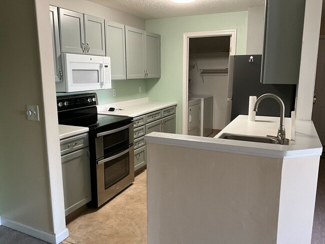 Photo - 15 Windsor Ct