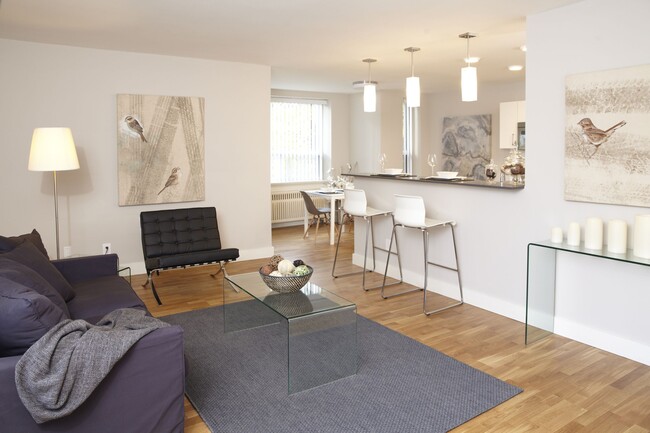 Building Photo - 2400 Bathurst St Unit 101