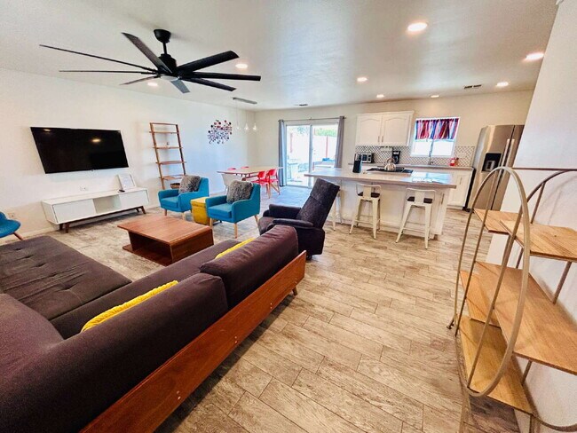 Charming 3 Bedroom House with Pool in Friendly Hills, Joshua Tree