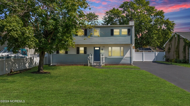 Photo - 573 Sumner Ave