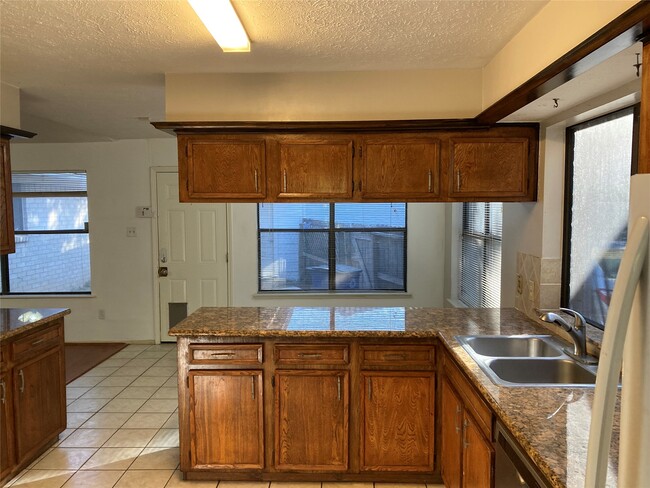 Photo - 2906 Green Fields Dr