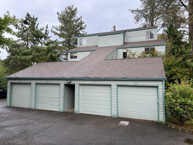 Building Photo - Large Updated Two Bedroom Condo in South S...
