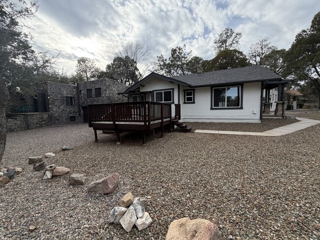 Photo - 703 Country Club Dr