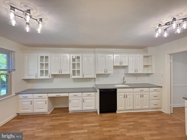 Photo - 5814 Tudor Ln