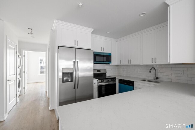 Building Photo - 29 Village Rd Unit 7