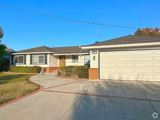 Building Photo - Coming Soon – Spacious 5-Bed Single Level ... Rental