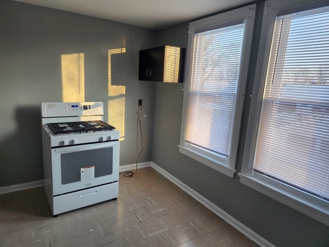 Photo - 1395 Section Rd Unidad #2 - 2nd Floor-Duple