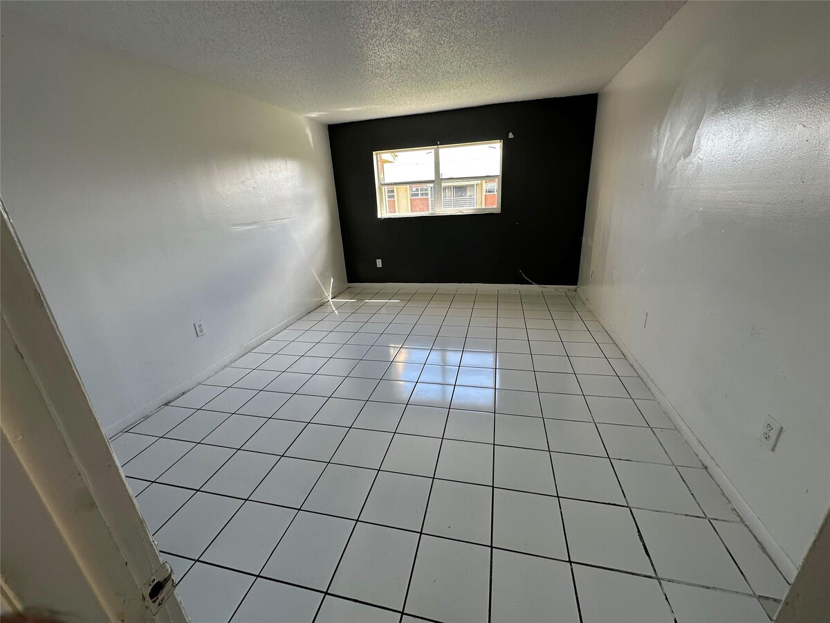 Photo - 3700 NW 21st St Unidad 411