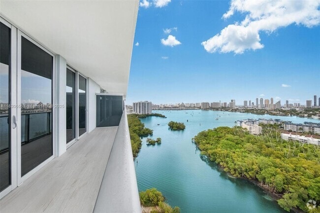 Building Photo - 16385 Biscayne Blvd Unit 2219 Rental