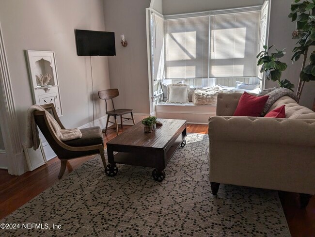 Photo - 2727 Riverside Ave Unidad 2