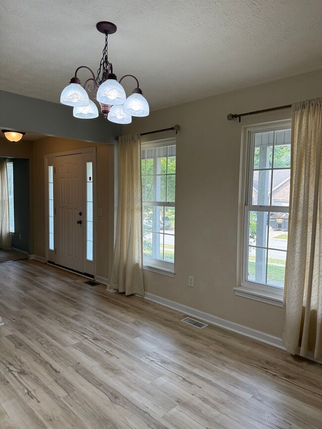 Photo - Spacious 4 Bed, 2.5 Bath Home in Woodgate