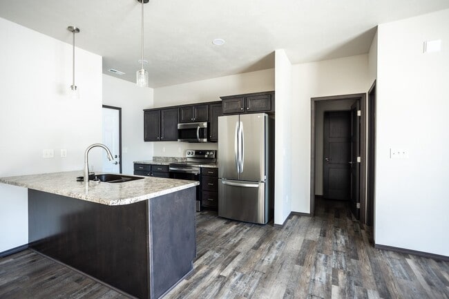Building Photo - Tee Bar Properties Rental