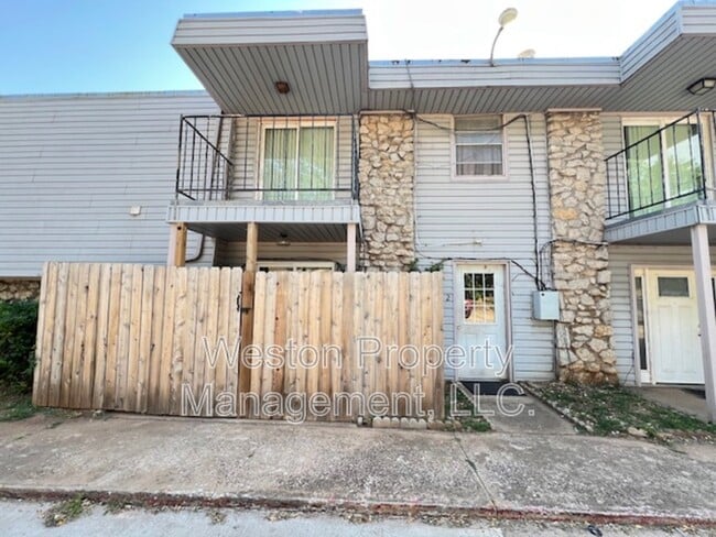 Building Photo - 6032 Northwest Expy Unit B