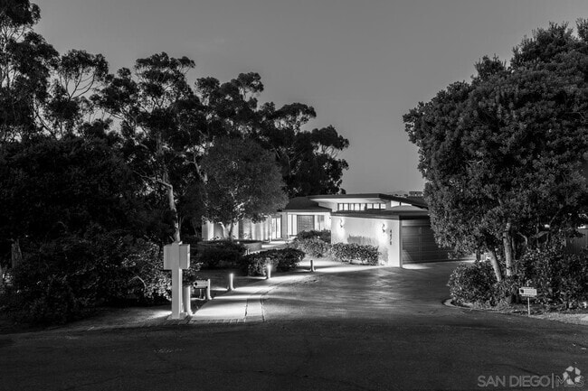 Building Photo - 4478 Hortensia St Rental