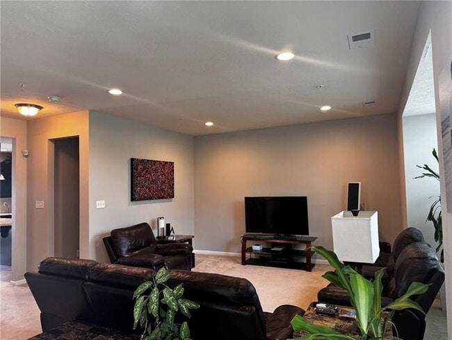 Photo - 1861 Louisville Ln