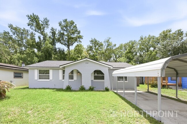 Building Photo - 3 BR/1BA | Newly Renovated Single Family Home | Fenced backyard | In Jacksonville!