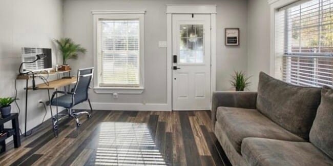 Photo - 611 W Page Ave