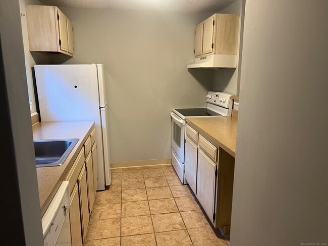 Photo - 42 N Main St Unidad APT 73