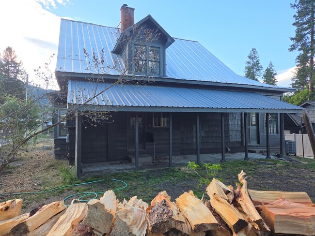 Photo - 1217 Commercial St