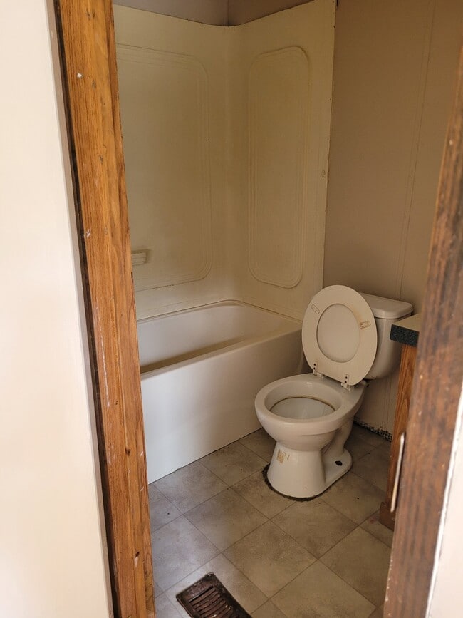 Photo - 456 Petty St