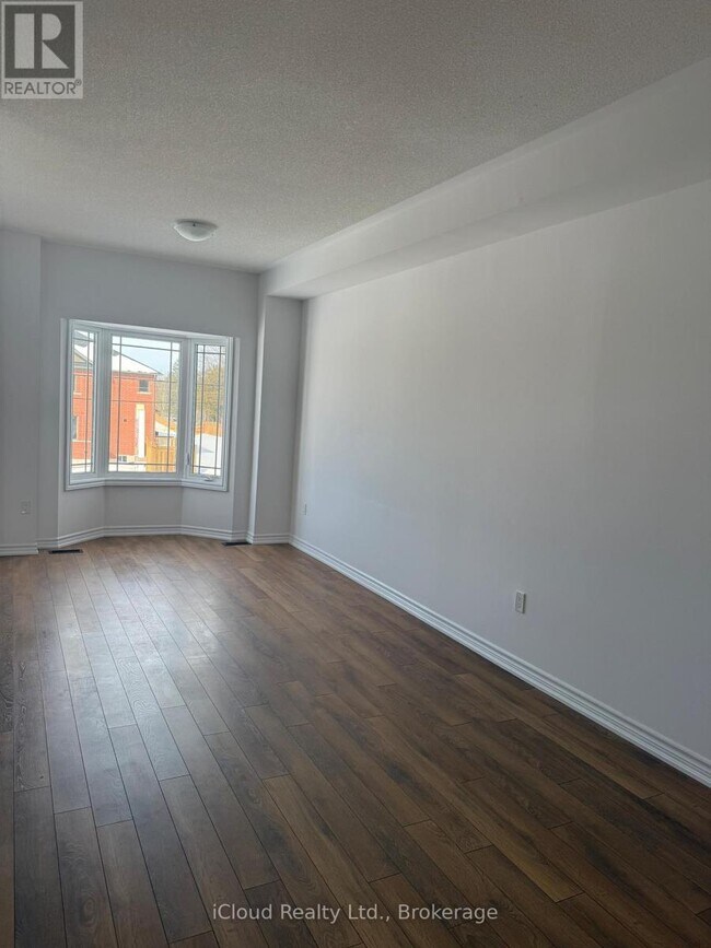 Photo - 386 Centre St