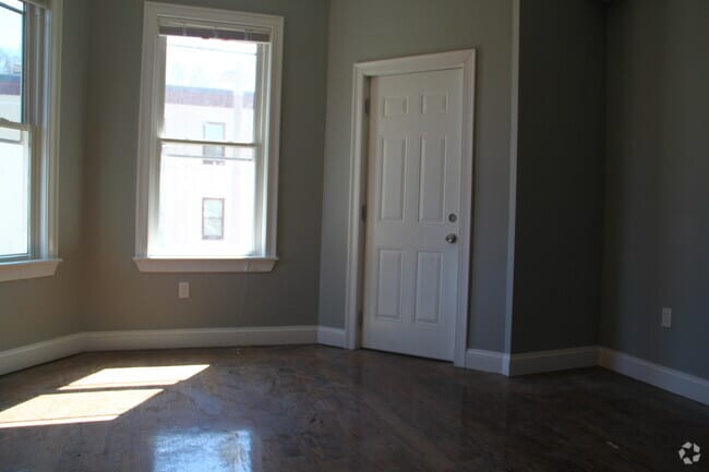 Building Photo - 3215 Washington St Unit 2 Rental