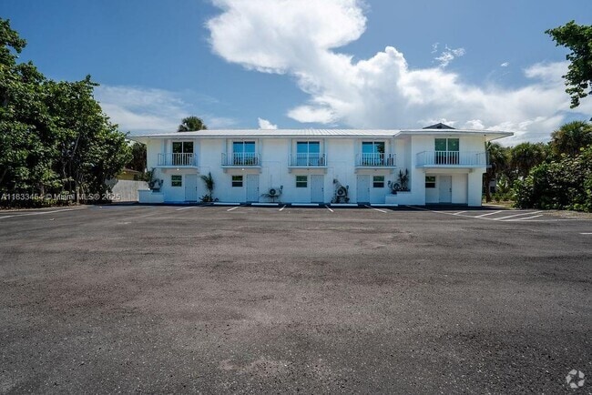 Building Photo - 2305 Tamarind Dr Unit 5 Rental