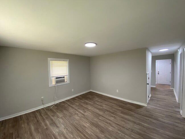 Photo - 1810 Hemlock Ave