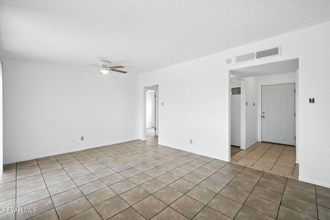 Photo - 5520 Edinburg Dr