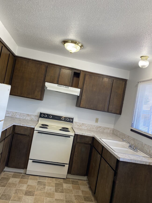 Building Photo - 331 Monmouth Ave S Unit 180 W. Ackerman St Rental