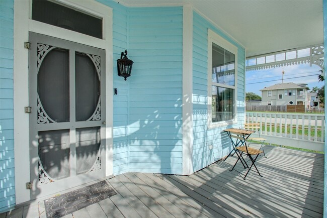 Photo - 3304 Avenue Q