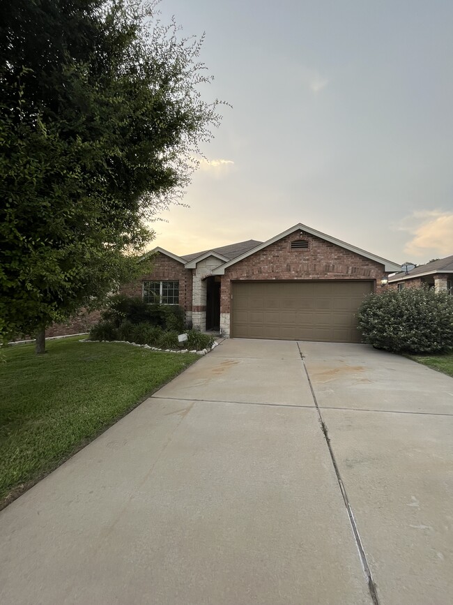 Photo - 1428 Biscuit Dr House