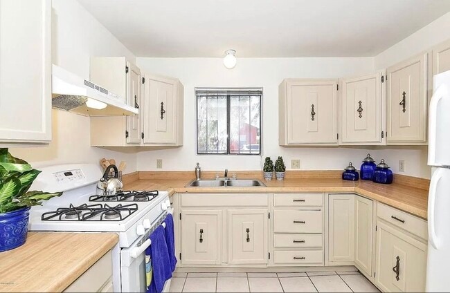 Photo - 902 E Elm St