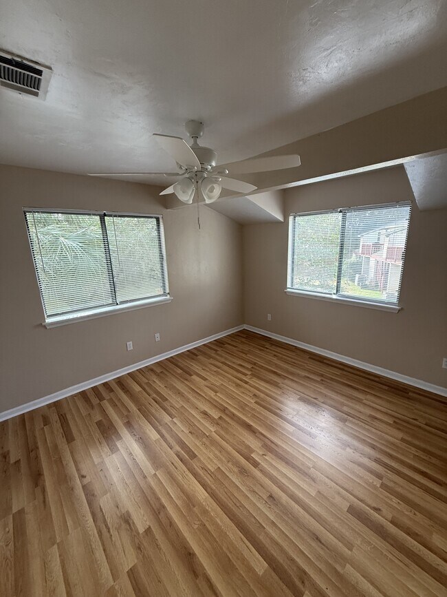 Photo - 1313 Airport Dr