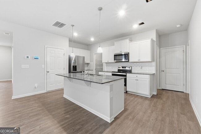 Photo - 6615 Bluffview Dr