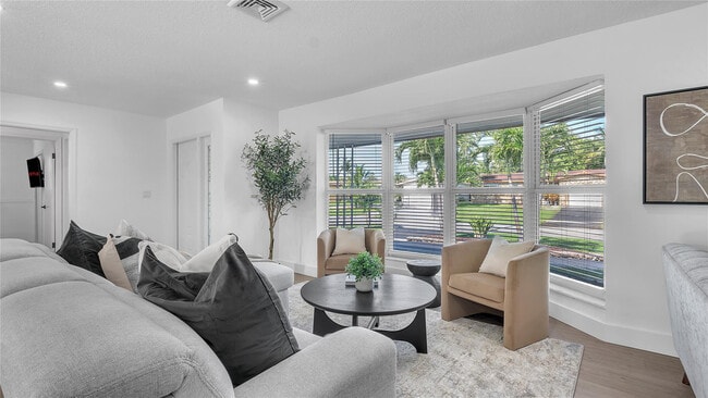 Photo - 2201 N 50th Ave