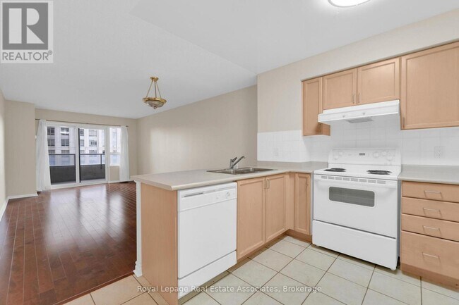 Photo - 25 Kingsbridge Garden Cir Unit 622